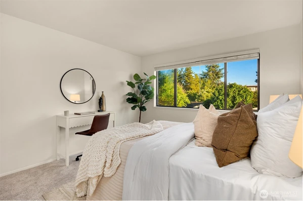 Bedroom II - (water view from bedwall)