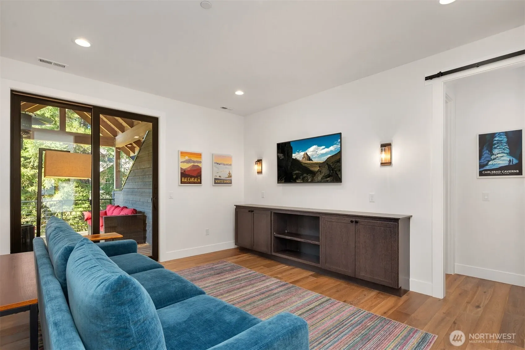 Upstairs Bonus rooms with built in bar top.